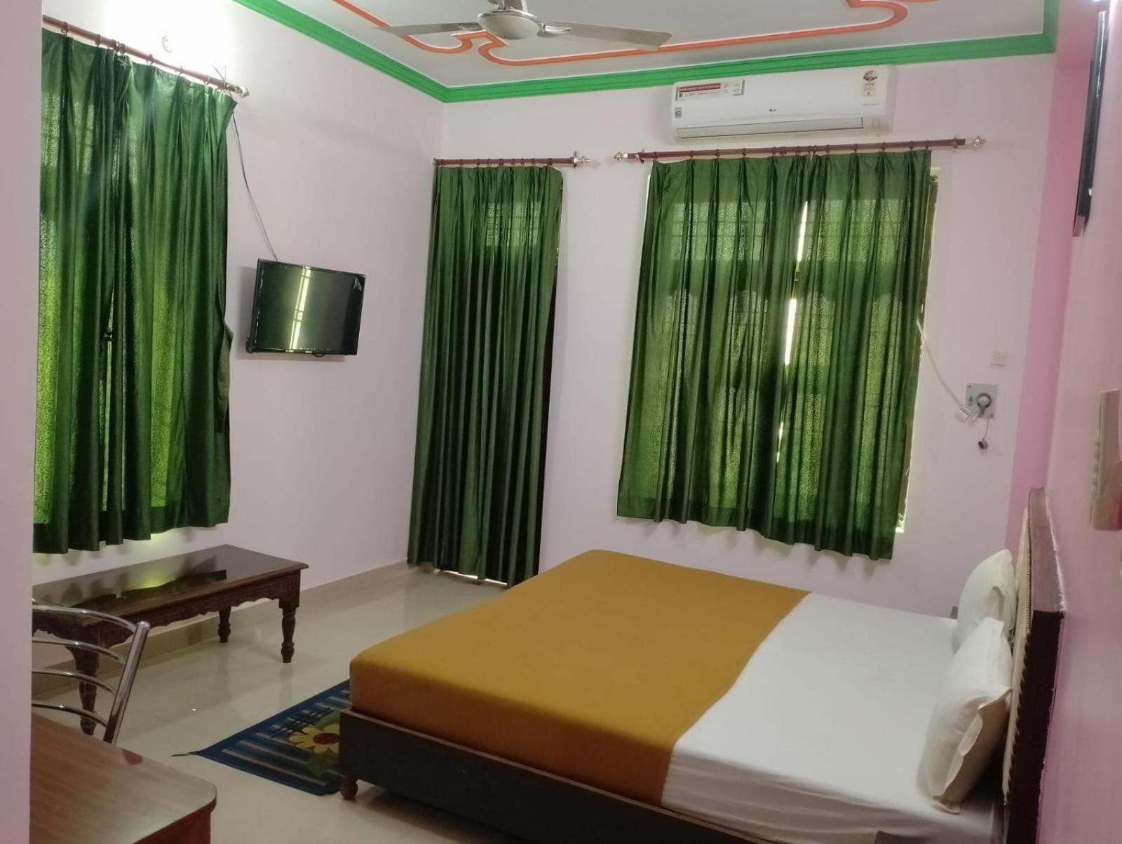 Varuna Palace Varanasi , Near Mandir & Ghat'S Eksteriør billede